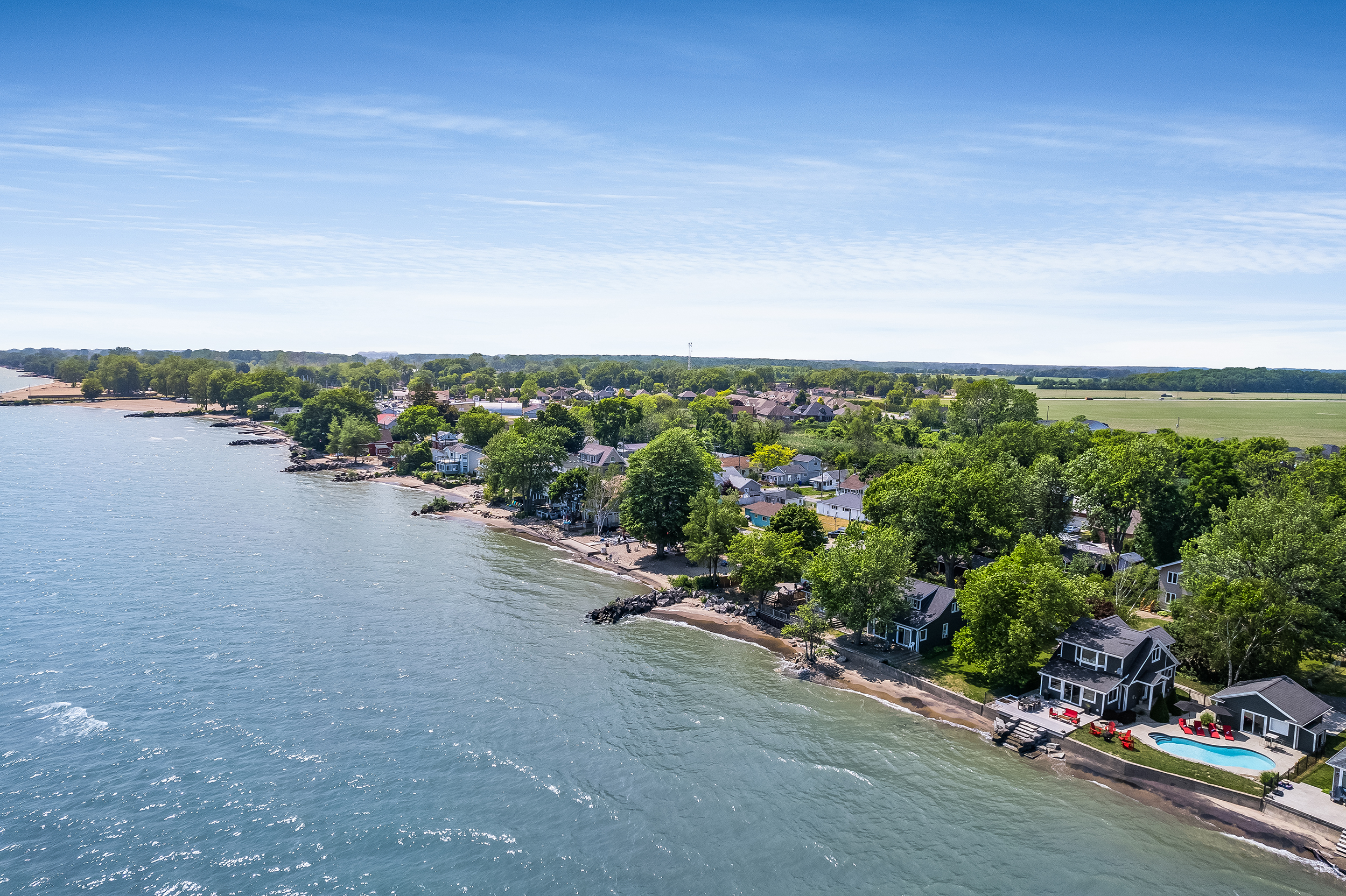 Cottage lined coast of Point Pelee in Leamington, Ontario; Lake Erie Vacation Homes with a Direct Booking Website